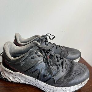 New Balance Fresh Foam Garoe Trail Running Mens Size 8.5 Sneakers Athletic FLAW
